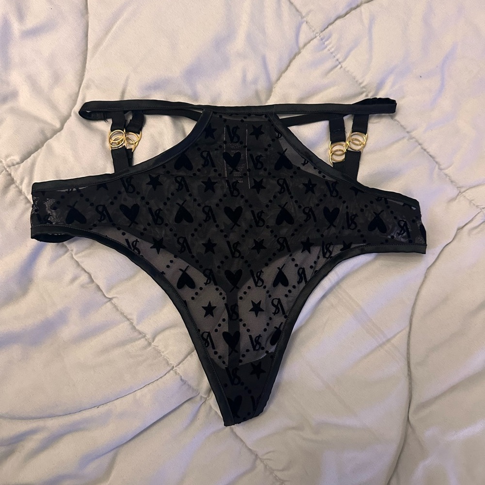 Victoria’s Secret very sexy lingerie black panty thong size small